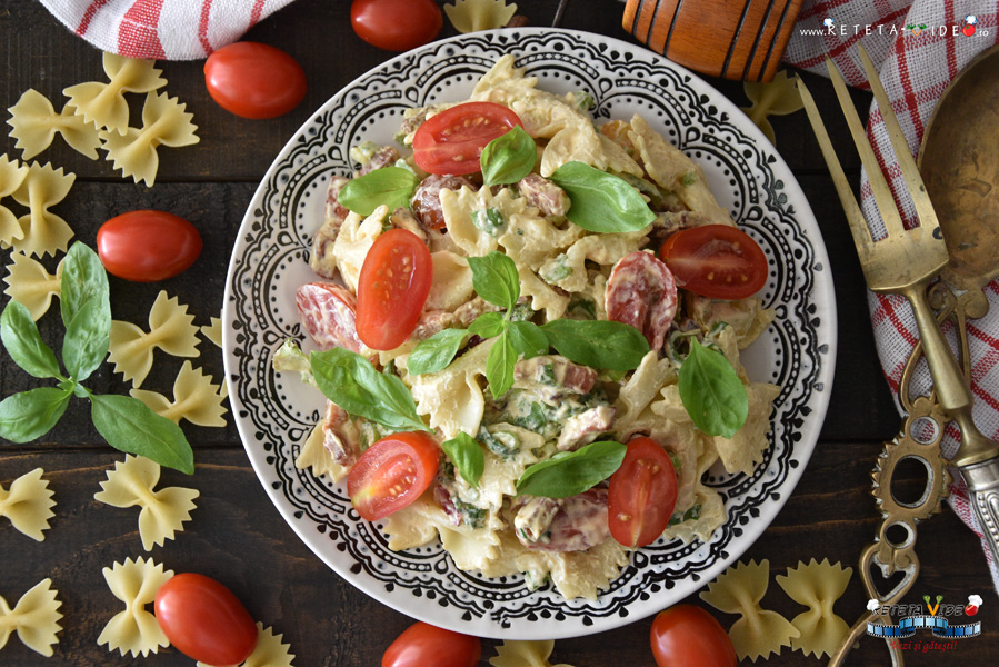 Salata de Paste cu Bacon si Legume Salata de Paste cu Bacon si Legume