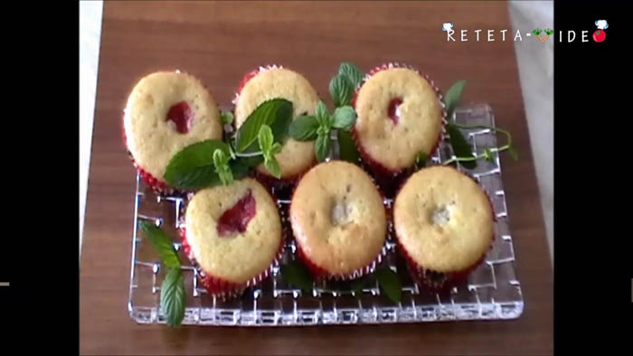 Briose de Post cu Capsuni   (Fructe)