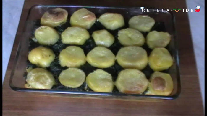 Cartofi cu spanac la cuptor