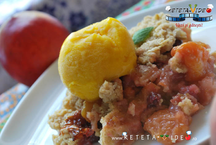 Crumble cu Piersici si Visine