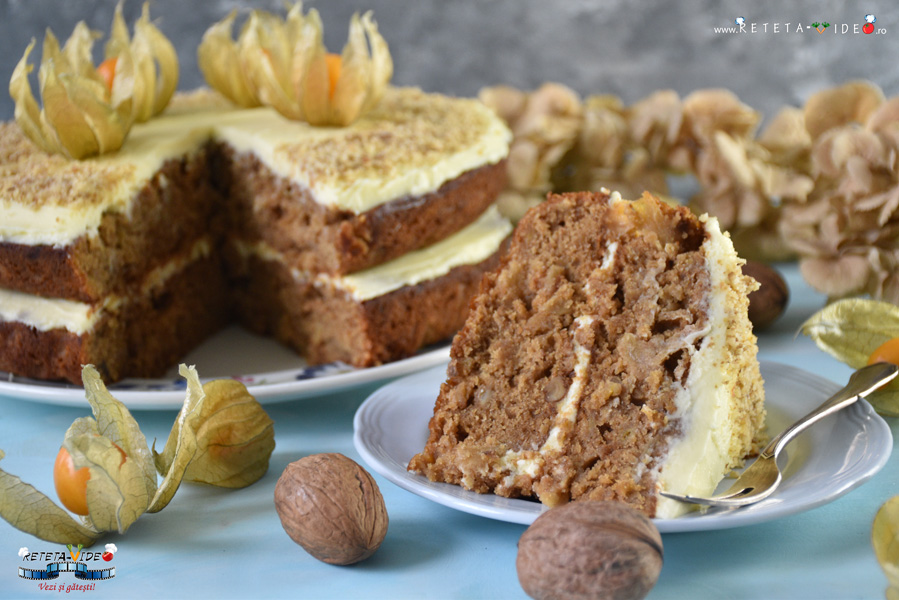 Hummingbird Cake - Tort cu Banane, Nuci si Ananas