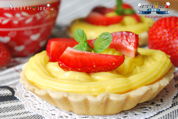 Minitarte cu Crema de Vanilie si Fructe