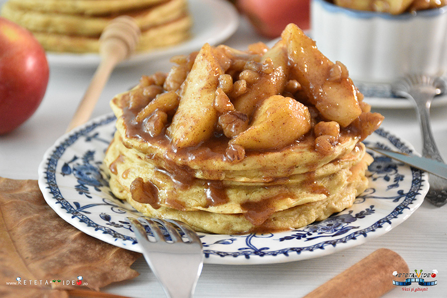 Pancakes cu Mere si Topping de Mere si Nuci Caramelizate