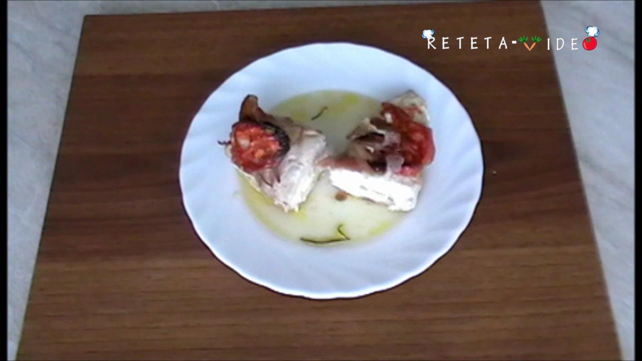 Piept de pui invelit in bacon si umplut cu branza feta Piept de pui invelit in bacon si umplut cu branza feta