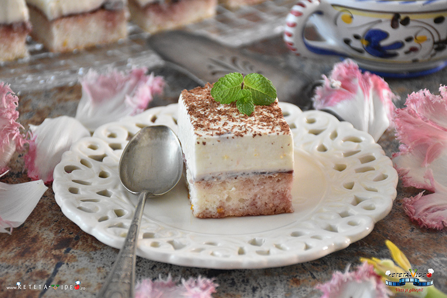Prajitura din Albusuri cu Crema de Ricotta, Frisca si Gem