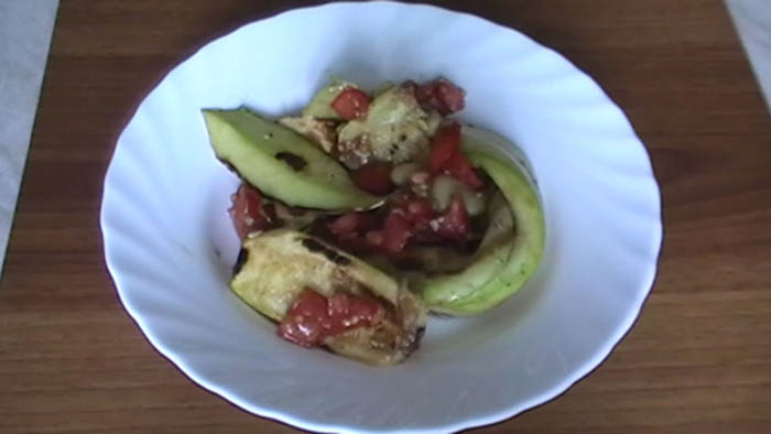 Salata calda de dovlecei