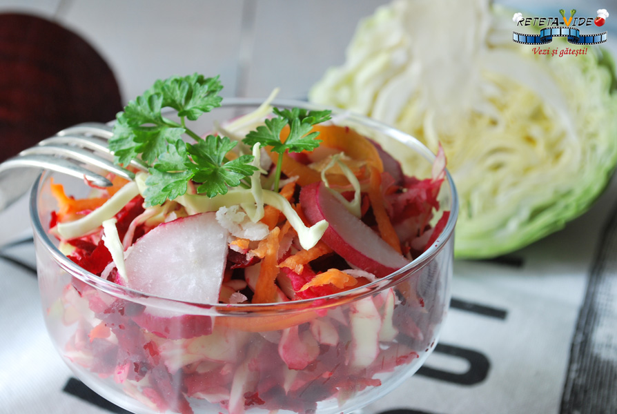 Salata cu varza, ridiche si sfecla rosie Salata cu varza, ridiche si sfecla rosie