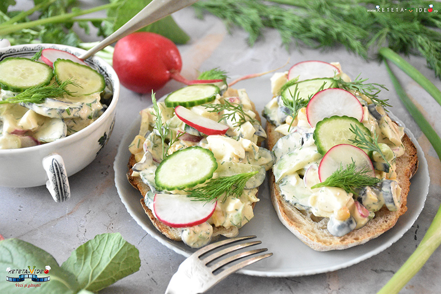 Salata de Oua Fierte cu Iaurt si Legume