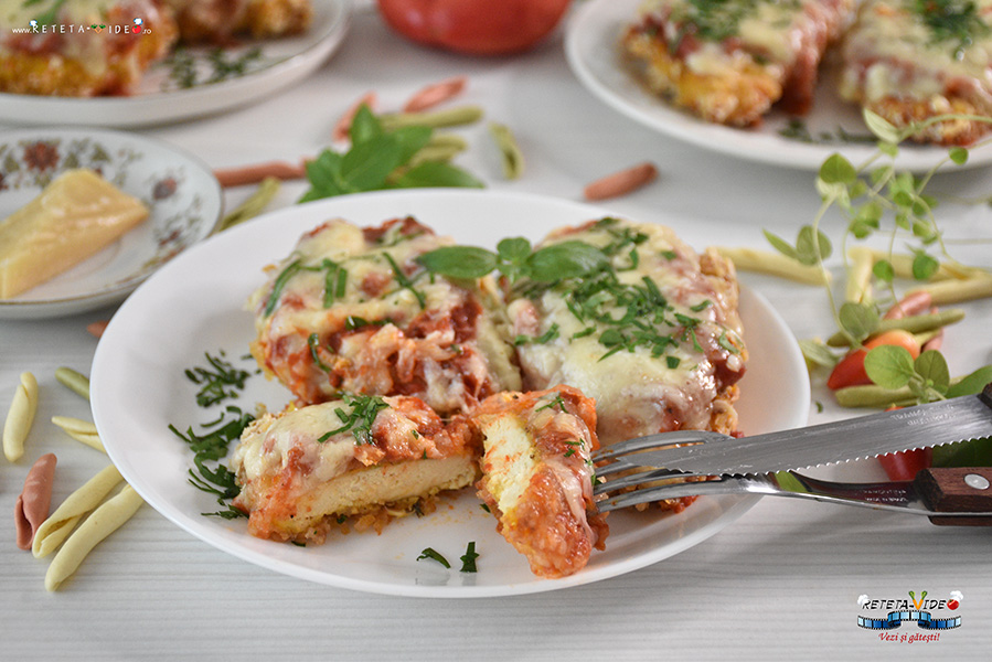Snitel de Pui la Cuptor cu Parmezan, Mozzarella si Sos de Rosii