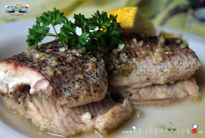 Stiuca in Sos de Vin si Lamaie la Cuptor